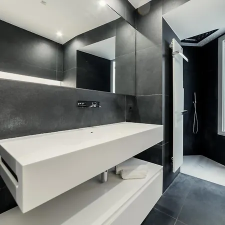 Domus Quiritum Elite, Vatican Luxury