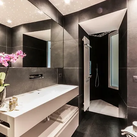 Domus Quiritum Elite, Vatican Luxury Roma